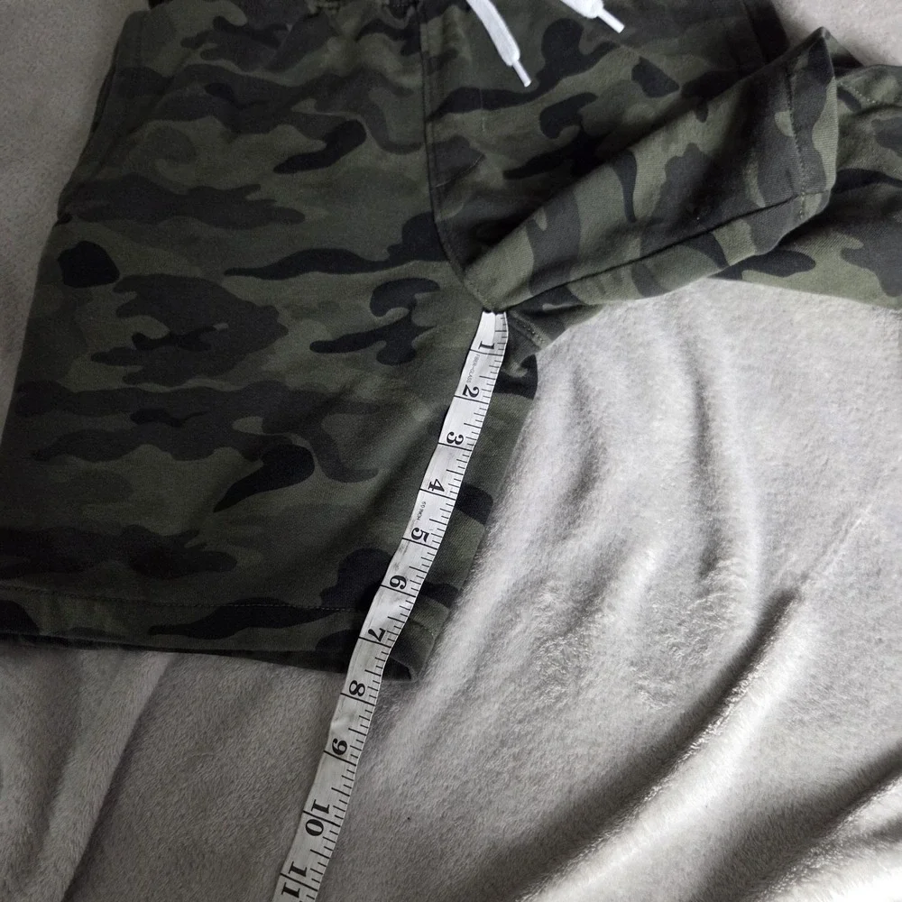 Old Navy Boys Size Large Pull-on Fleece Shorts Green Camouflage